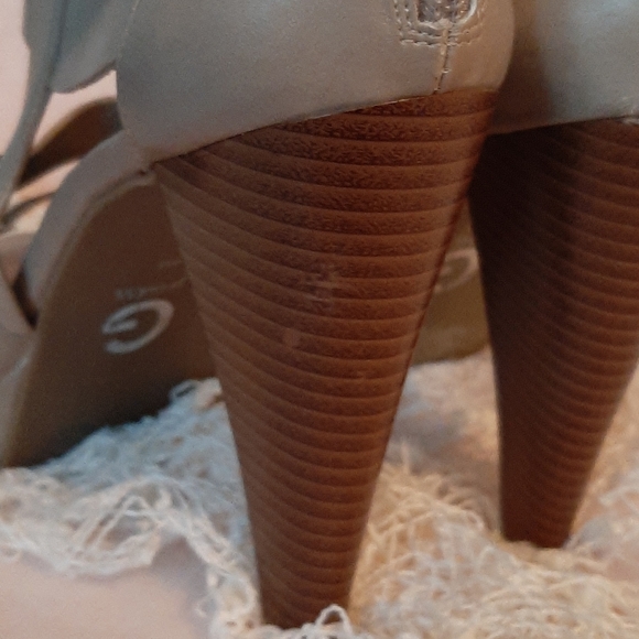 Guess high heel shoes - Picture 5 of 6